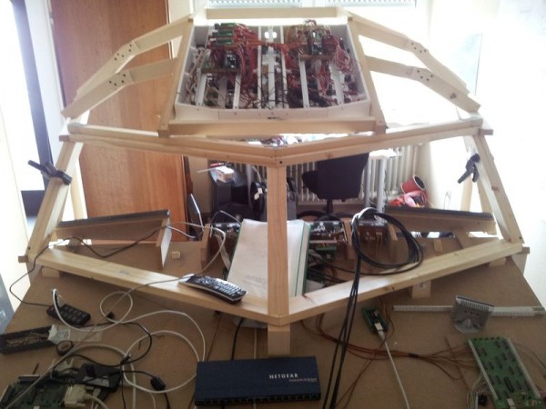 The overhead panel finds its home in the upper part of the shell. It is held in place by 4 M8 screws.